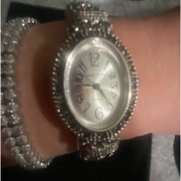 FASHIONABLE QUARTZ WATCH - Picture 2 of 8